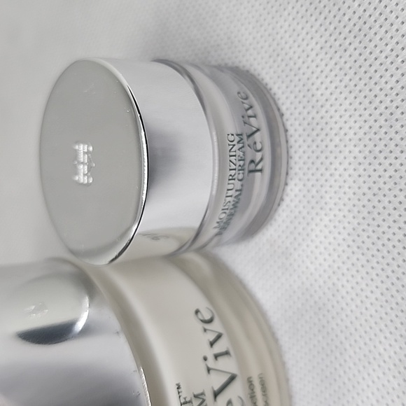 Re'Vive 2pc.DAILY RENEWAL CREAM  & Moisturizer  (New) - Picture 3 of 6